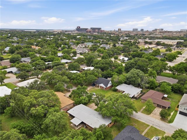 1304 Leacrest Drive, College Station, TX 77840