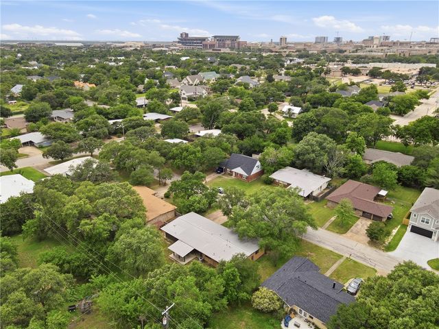 1304 Leacrest Drive, College Station, TX 77840