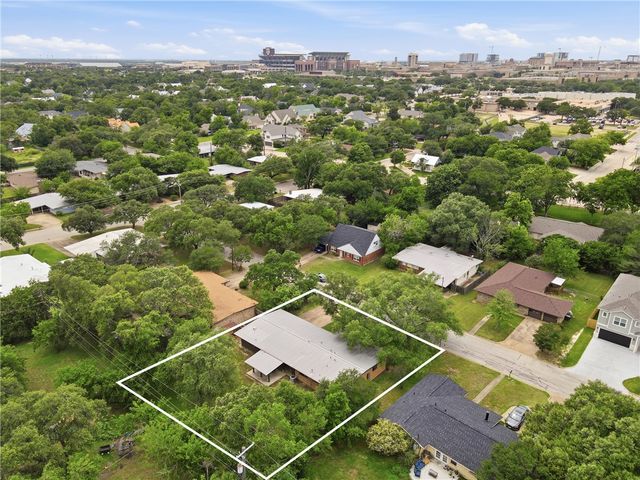 1304 Leacrest Drive, College Station, TX 77840