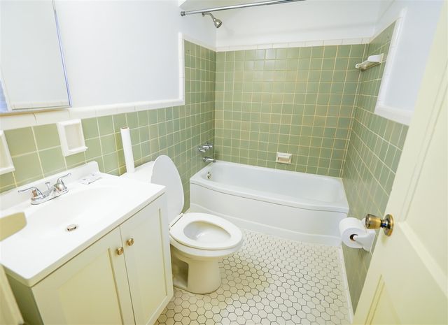 17199 Meyers Road, Detroit, MI 48235