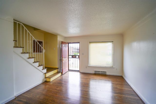 17199 Meyers Road, Detroit, MI 48235