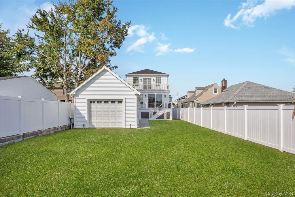 11 Riverdale Avenue, Massapequa, NY 11758 — photo 3