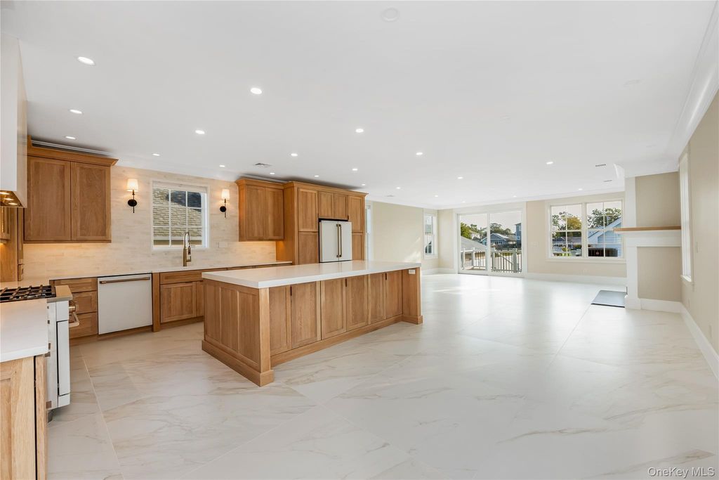 11 Riverdale Avenue, Massapequa, NY 11758 — photo 4