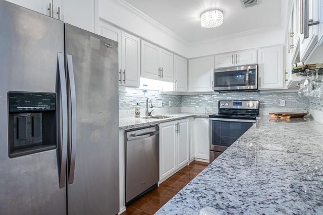 27301 NE Plantation Drive 301, Atlanta, GA 30324