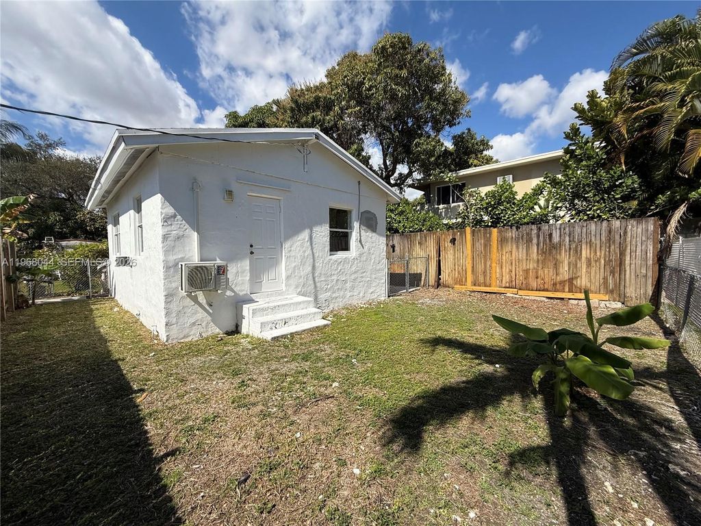 2801 SW 26th St R-Left, Miami, FL 33133