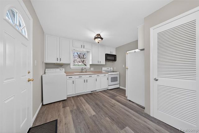 5357 Sashabaw Road, Clarkston, MI 48346