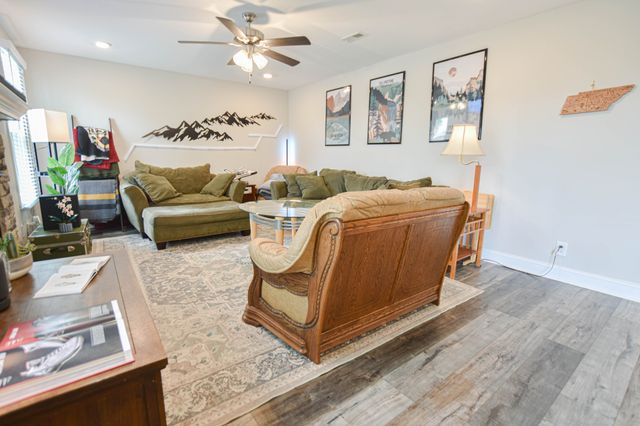 436 Kinslow Court, Clarksville, TN 37040