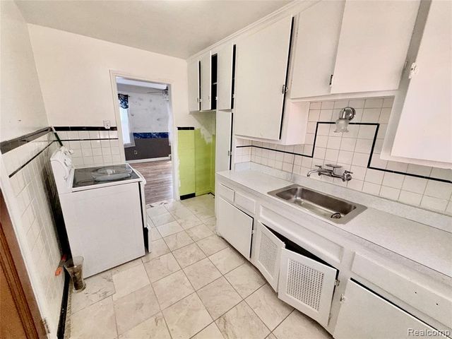 17167 Freeland Street, Detroit, MI 48235