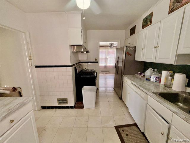 17167 Freeland Street, Detroit, MI 48235