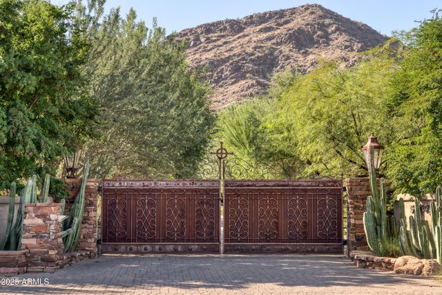 5747 E Mockingbird Lane, Paradise Valley, AZ 85253