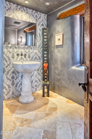 5747 E Mockingbird Lane, Paradise Valley, AZ 85253