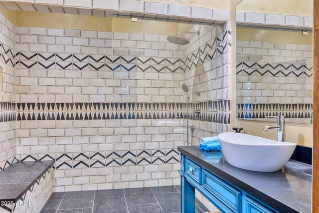 5747 E Mockingbird Lane, Paradise Valley, AZ 85253