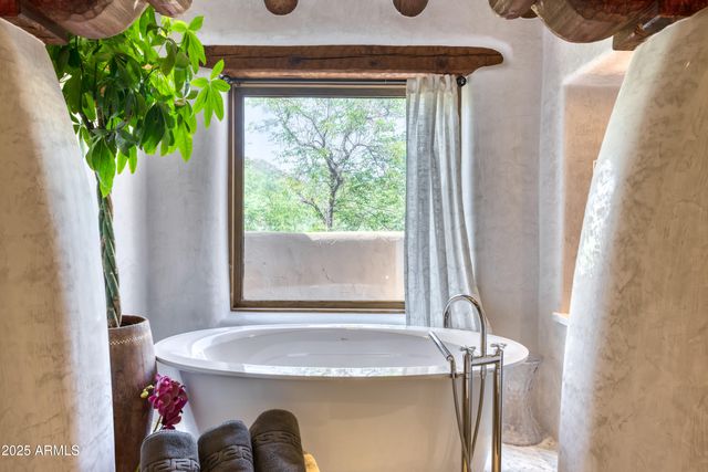 5747 E Mockingbird Lane, Paradise Valley, AZ 85253