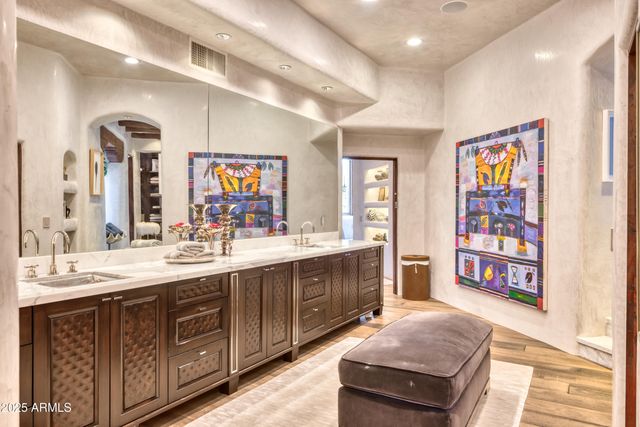 5747 E Mockingbird Lane, Paradise Valley, AZ 85253