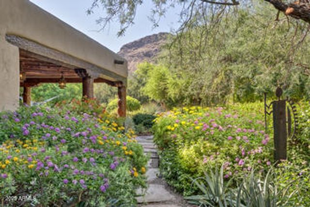 5747 E Mockingbird Lane, Paradise Valley, AZ 85253