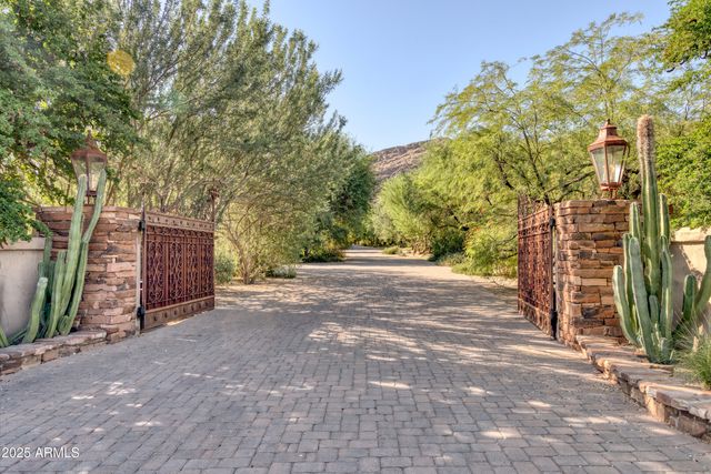 5747 E Mockingbird Lane, Paradise Valley, AZ 85253