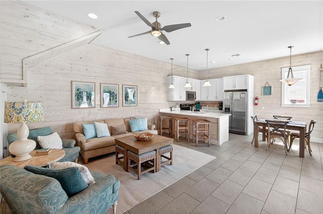 2821 S 11th St 102, Port Aransas, TX 78373
