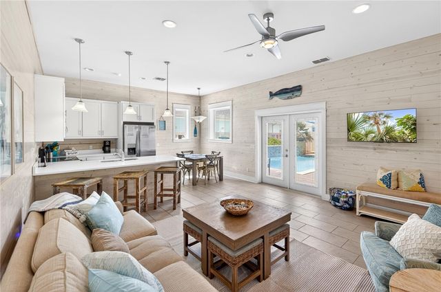 2821 S 11th St 102, Port Aransas, TX 78373