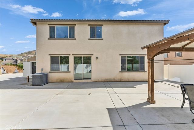 2675 Half Dome Ct, Jurupa Valley, CA 92509