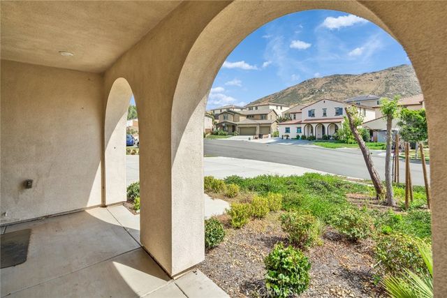 2675 Half Dome Ct, Jurupa Valley, CA 92509