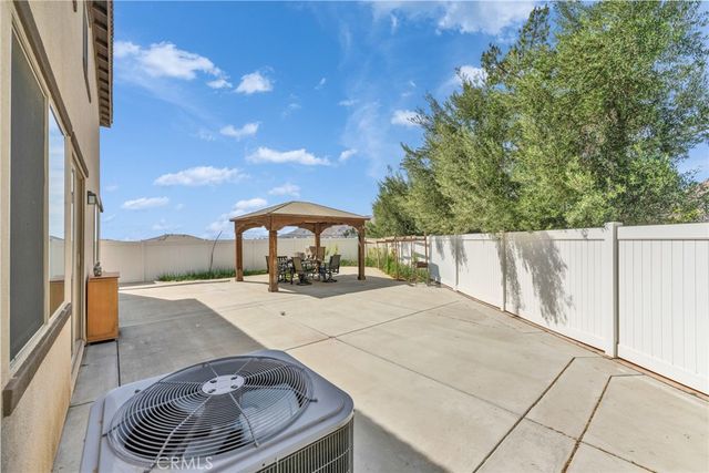 2675 Half Dome Ct, Jurupa Valley, CA 92509