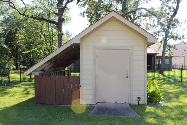 111 Trailwood Road, Enchanted Oaks, TX 75156