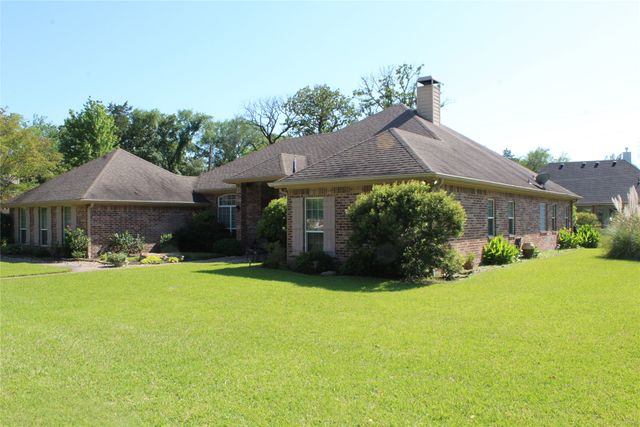 111 Trailwood Road, Enchanted Oaks, TX 75156