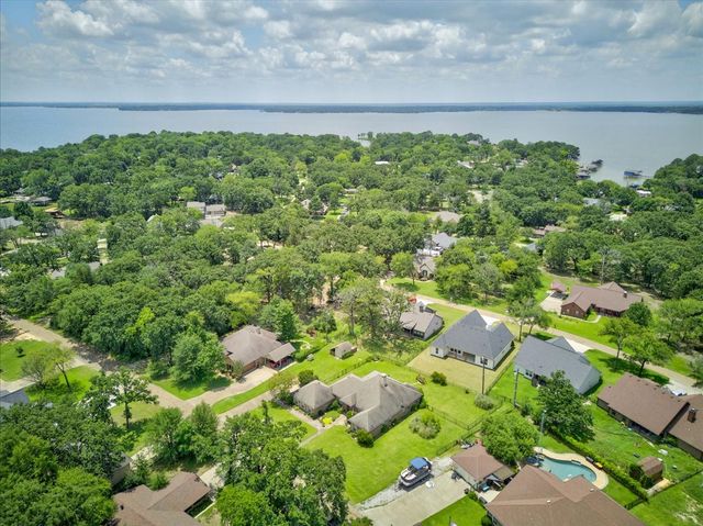 111 Trailwood Road, Enchanted Oaks, TX 75156