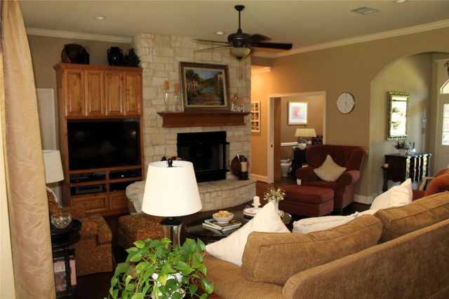 111 Trailwood Road, Enchanted Oaks, TX 75156