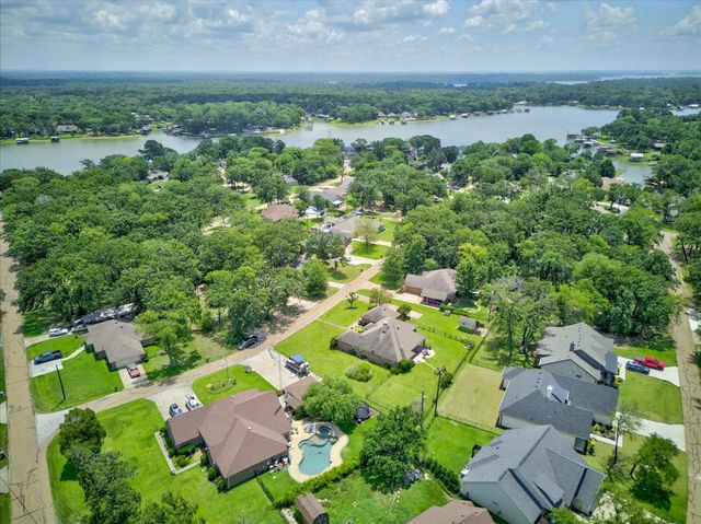111 Trailwood Road, Enchanted Oaks, TX 75156