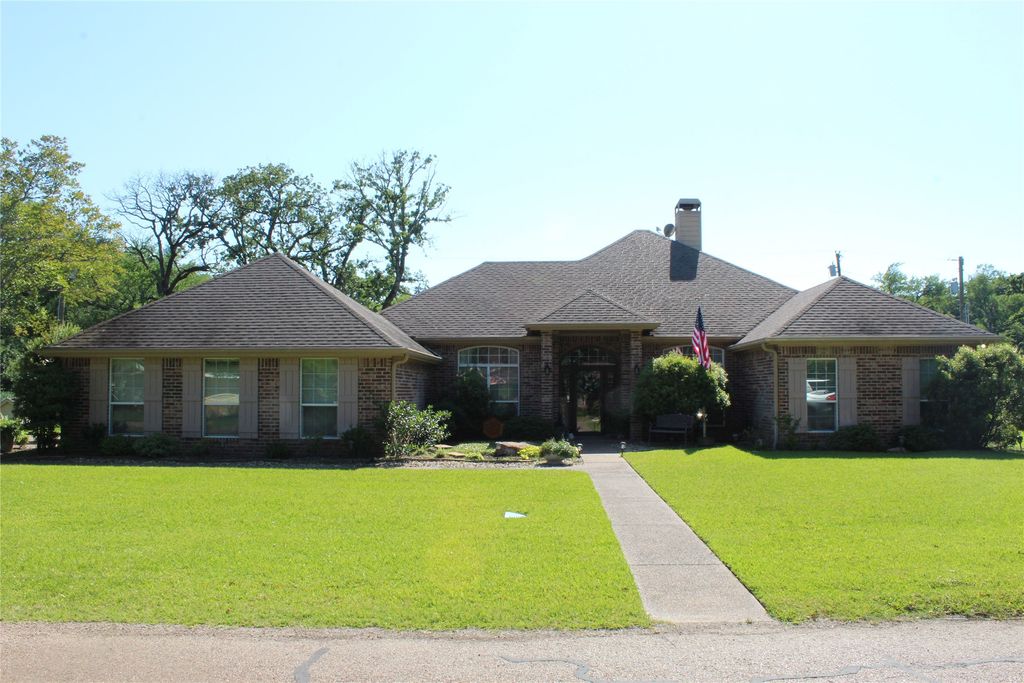 111 Trailwood Road, Enchanted Oaks, TX 75156