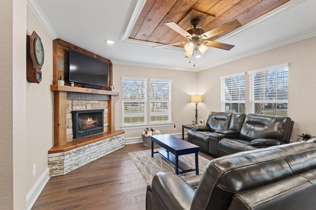 110 E Houston Street, Leonard, TX 75452