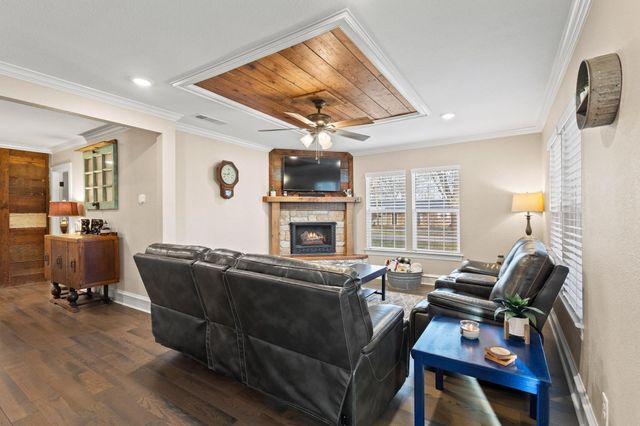 110 E Houston Street, Leonard, TX 75452