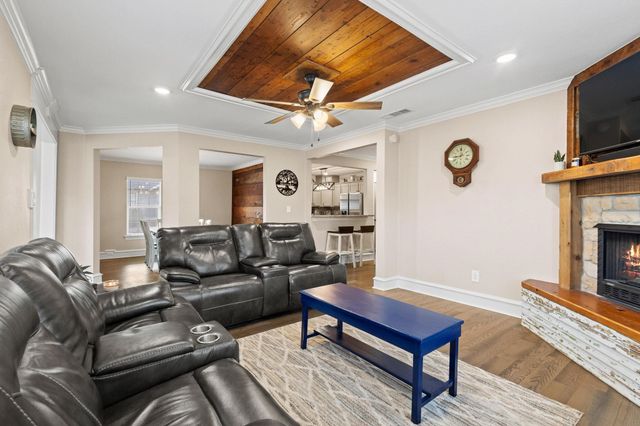 110 E Houston Street, Leonard, TX 75452