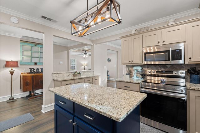 110 E Houston Street, Leonard, TX 75452