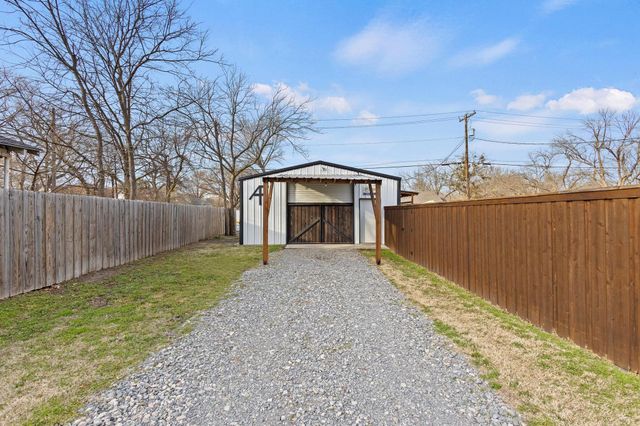 110 E Houston Street, Leonard, TX 75452