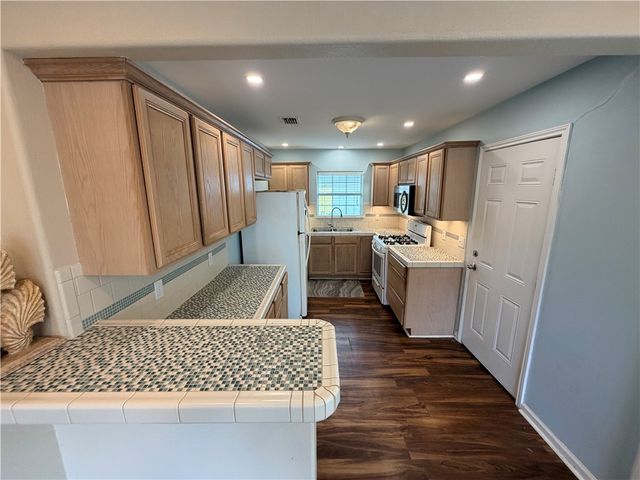 637 Naples St, Corpus Christi, TX 78404