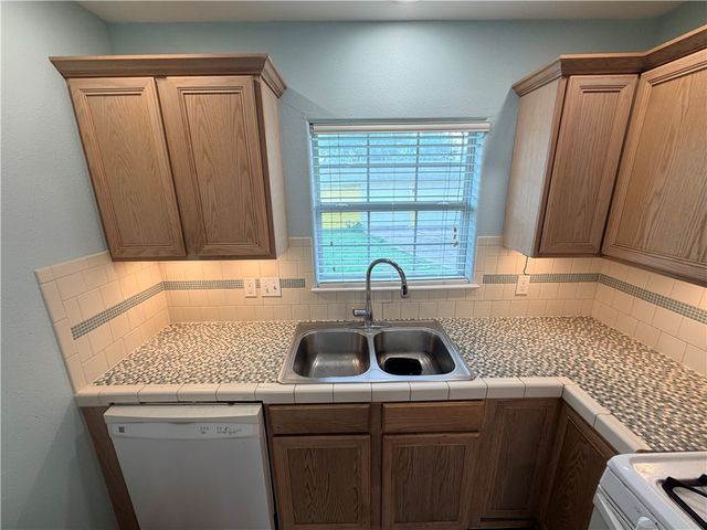 637 Naples St, Corpus Christi, TX 78404