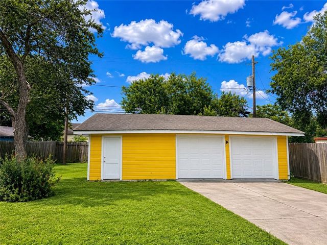637 Naples St, Corpus Christi, TX 78404