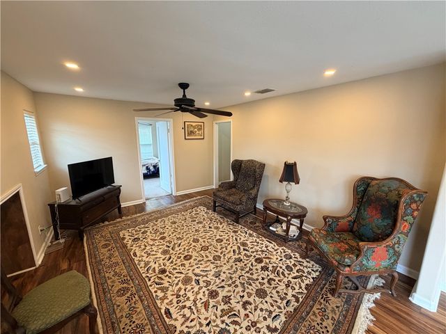 637 Naples St, Corpus Christi, TX 78404