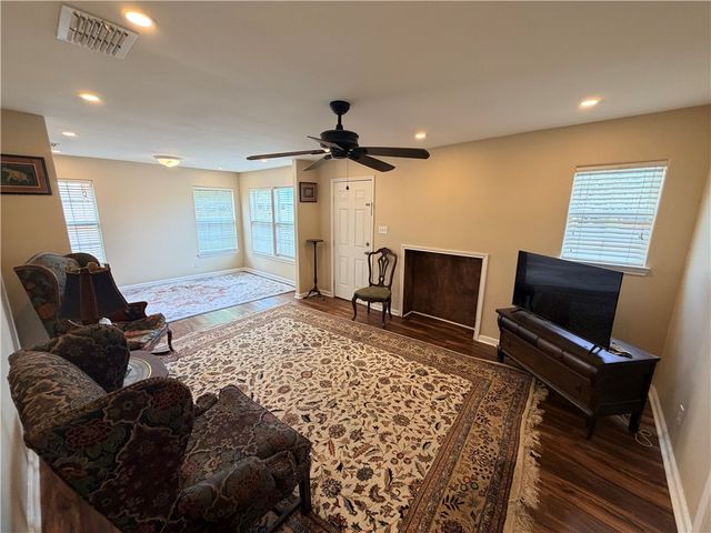 637 Naples St, Corpus Christi, TX 78404