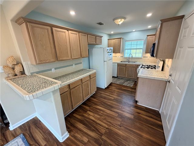 637 Naples St, Corpus Christi, TX 78404