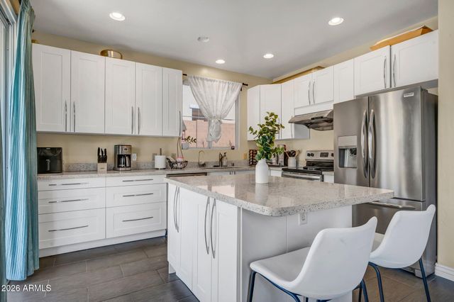 304 W MOUNTAIN SAGE Drive, Phoenix, AZ 85045