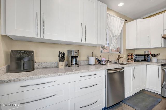 304 W MOUNTAIN SAGE Drive, Phoenix, AZ 85045