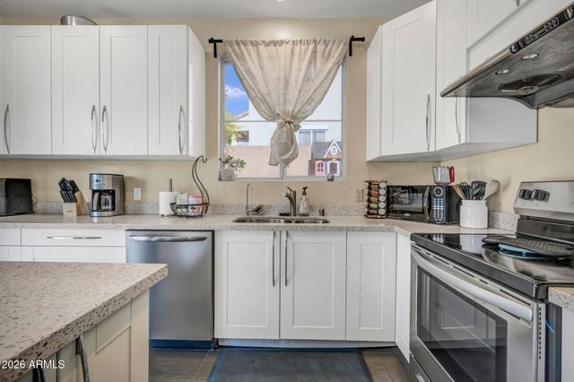 304 W MOUNTAIN SAGE Drive, Phoenix, AZ 85045