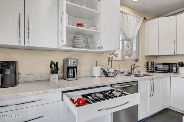 304 W MOUNTAIN SAGE Drive, Phoenix, AZ 85045