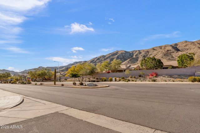 304 W MOUNTAIN SAGE Drive, Phoenix, AZ 85045