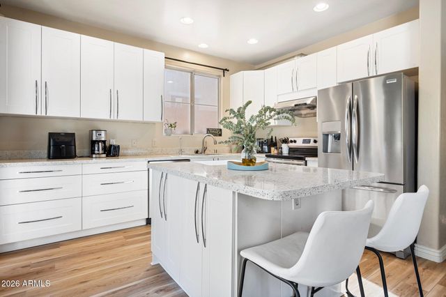 304 W MOUNTAIN SAGE Drive, Phoenix, AZ 85045