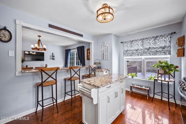 31 Atrium Way 3-1, Manalapan, NJ 07726