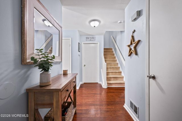 31 Atrium Way 3-1, Manalapan, NJ 07726